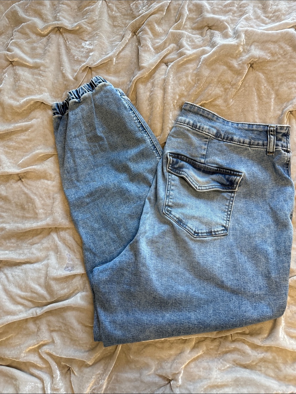Torrid 18 Regular Light Acid Wash Denim Jogger Jeans - Picture 3 of 4
